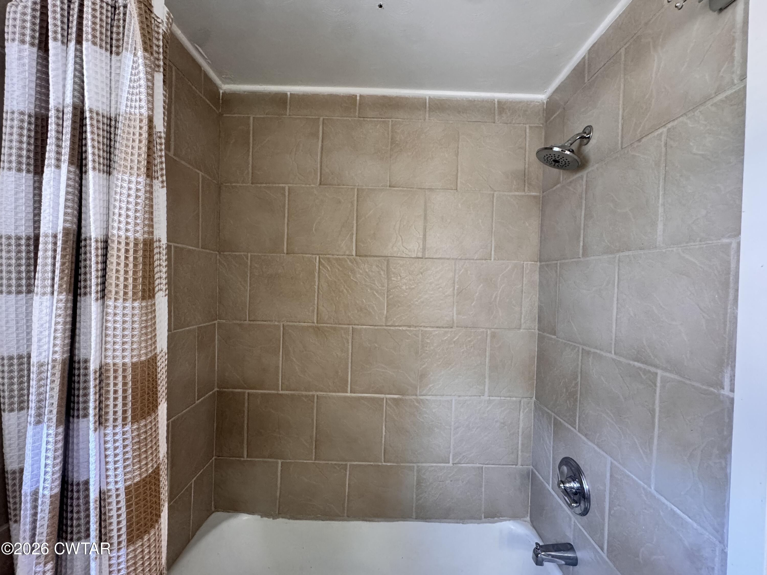 567 North Church Street Rives, TN 38253 - Photo 11 of 17 a bathroom with a bathtub