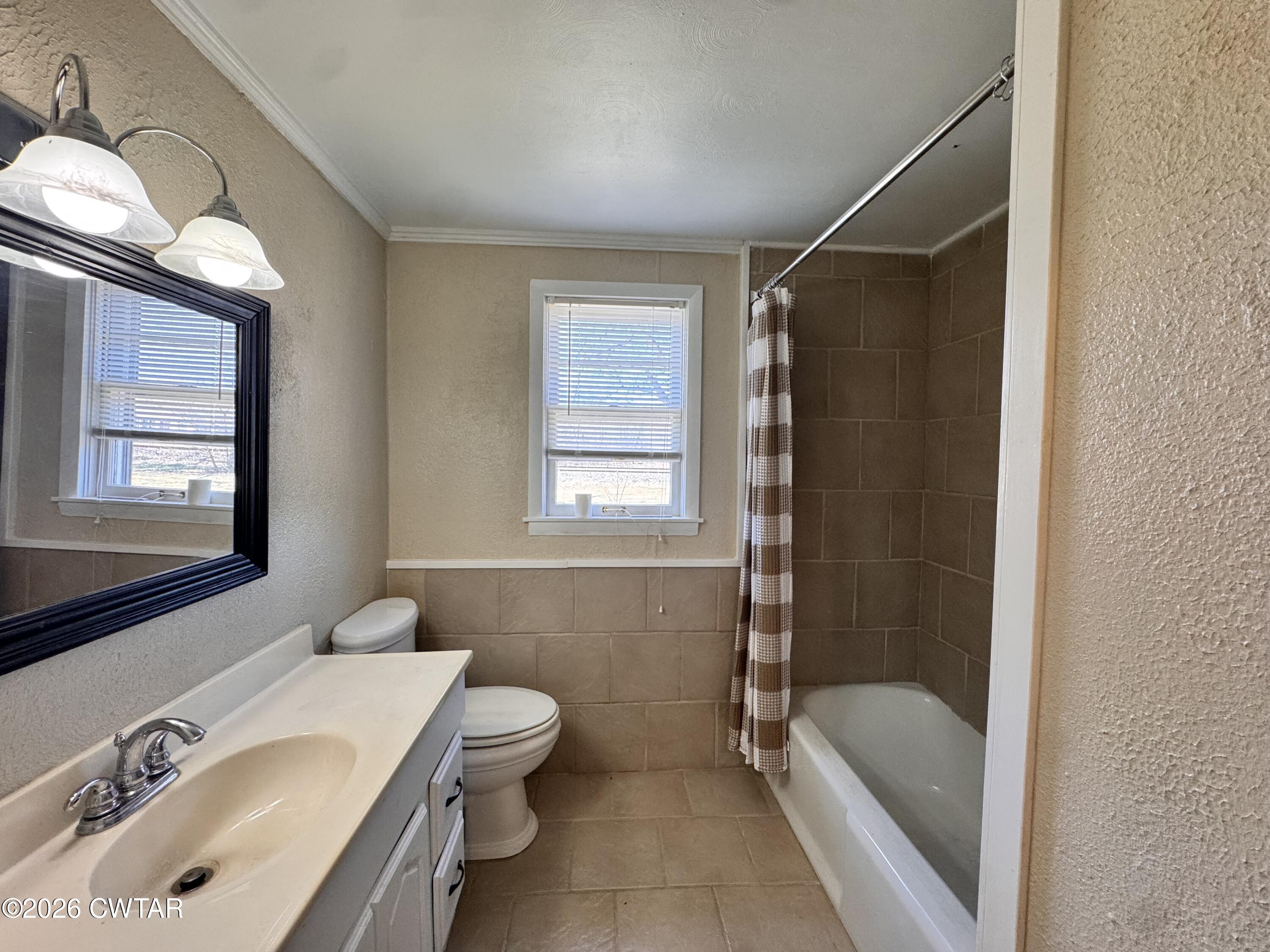 567 North Church Street Rives, TN 38253 - Photo 10 of 17 a bathroom with a tub a sink and mirror