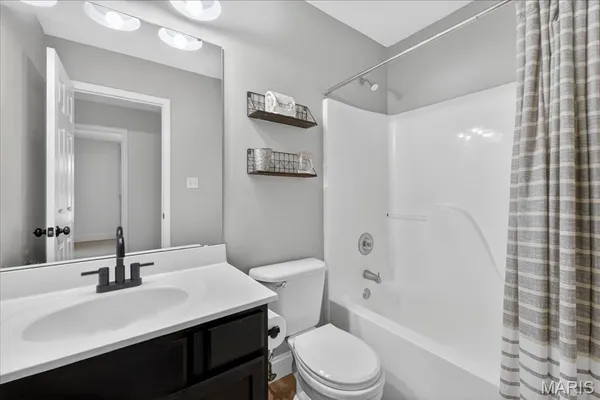 $435,000 | 22 Eagle Spur Court, St. Charles, MO 63303