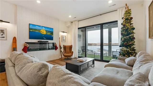 $825,000 | 1035 Topsider Lane, Unit 516, Osage Beach, MO 65065