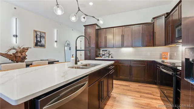 $825,000 | 1035 Topsider Lane, Unit 516, Osage Beach, MO 65065