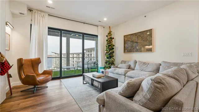 $825,000 | 1035 Topsider Lane, Unit 516, Osage Beach, MO 65065
