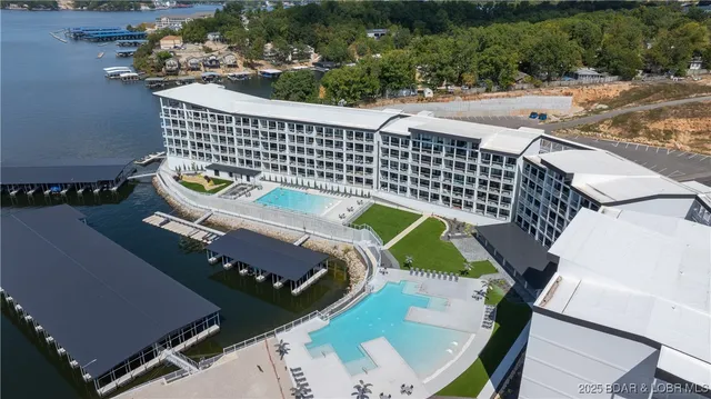 $825,000 | 1035 Topsider Lane, Unit 516, Osage Beach, MO 65065