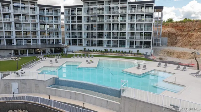 $825,000 | 1035 Topsider Lane, Unit 516, Osage Beach, MO 65065