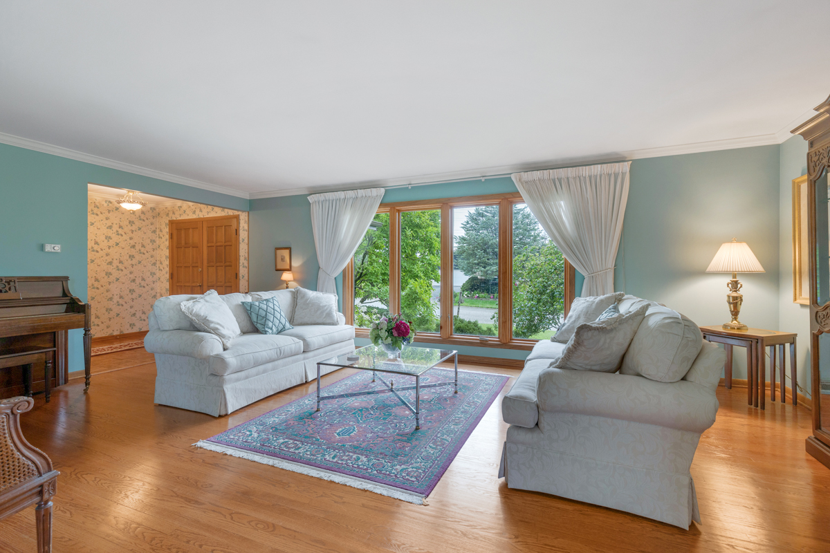 13031 Winnebago Road Palos Heights, IL 60463 - Photo 11 of 31 a living room with furniture and a large window