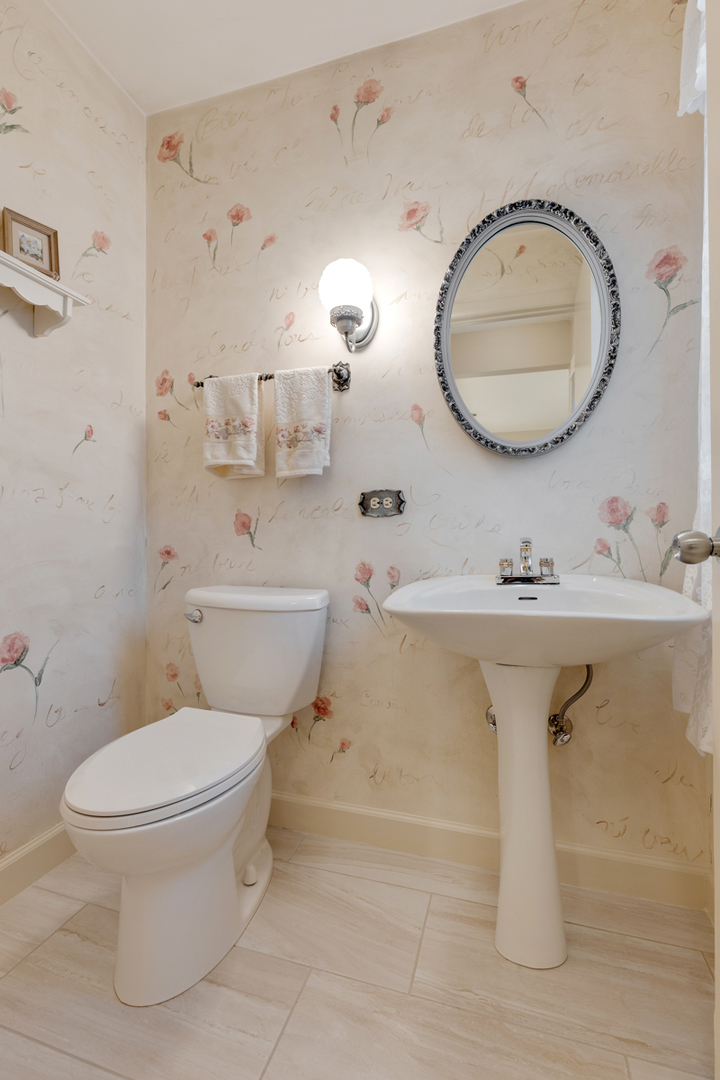 13031 Winnebago Road Palos Heights, IL 60463 - Photo 14 of 31 a bathroom with a sink mirror and toilet