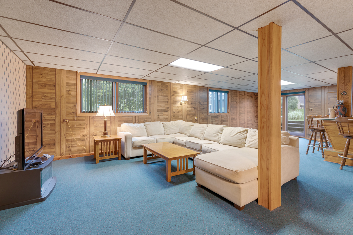 13031 Winnebago Road Palos Heights, IL 60463 - Photo 21 of 31 a living room with furniture and a flat screen tv