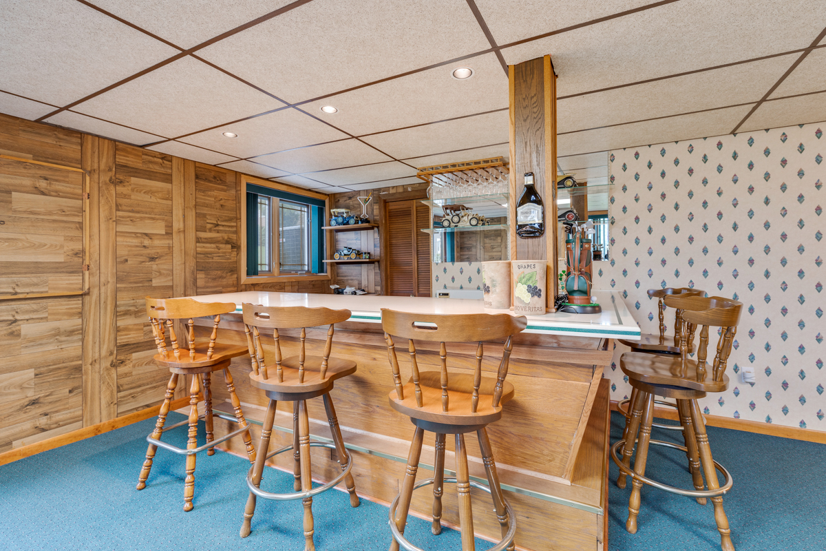 13031 Winnebago Road Palos Heights, IL 60463 - Photo 23 of 31 a view of a dining room with furniture and wooden floor