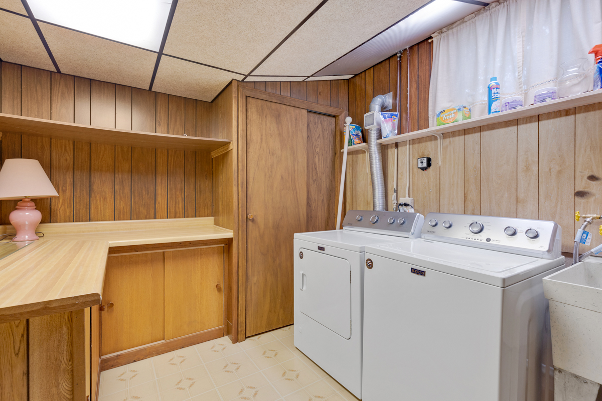 13031 Winnebago Road Palos Heights, IL 60463 - Photo 24 of 31 a utility room with dryer and washer