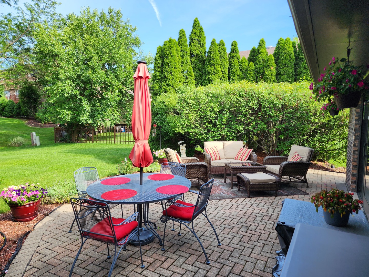 13031 Winnebago Road Palos Heights, IL 60463 - Photo 25 of 31 a backyard of a house with outdoor seating