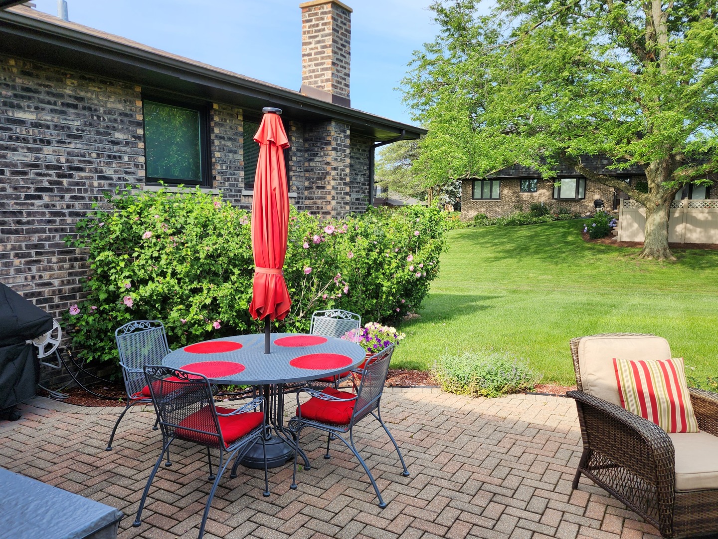 13031 Winnebago Road Palos Heights, IL 60463 - Photo 28 of 31 a table and chairs in the garden