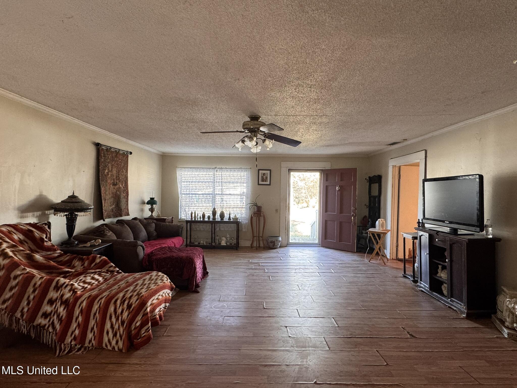 2930 Dantzler Street Moss Point, MS 39563 - Photo 9 of 44 IMG_1968