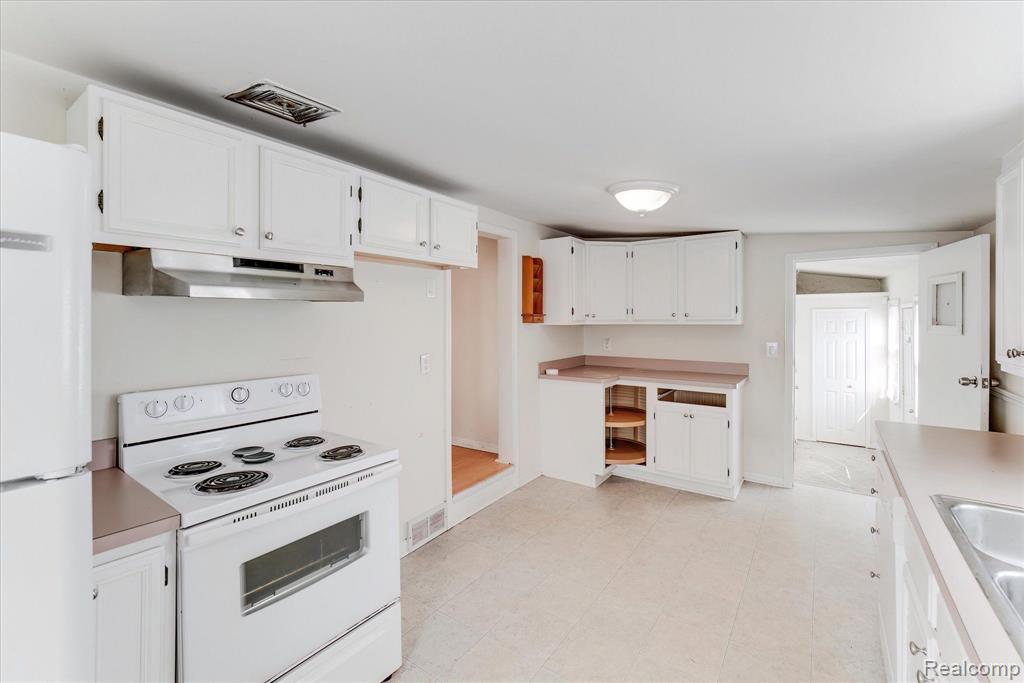 819 Francis Street Rochester Hills, MI 48307 - Photo 13 of 25