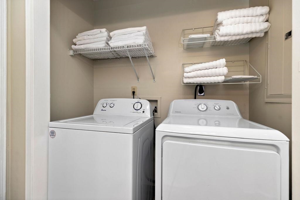 88 Yarmouth Road Stuarts Draft, VA 24477 - Photo 20 of 59 Laundry in Primary Suite