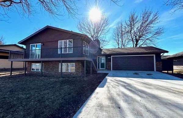 $475,000 | 1961 South Shore Drive, Worthington, MN 56187