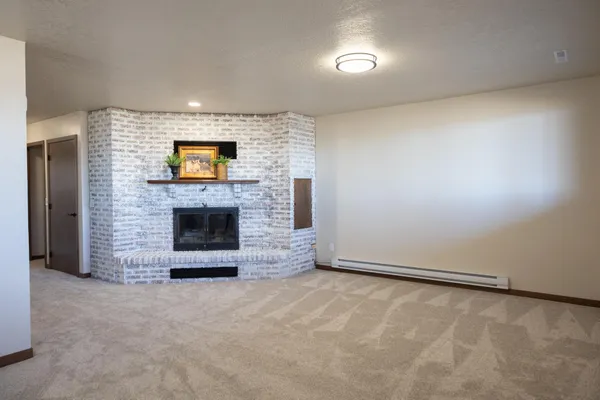 $475,000 | 1961 South Shore Drive, Worthington, MN 56187