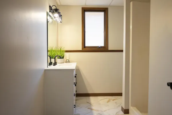 $475,000 | 1961 South Shore Drive, Worthington, MN 56187