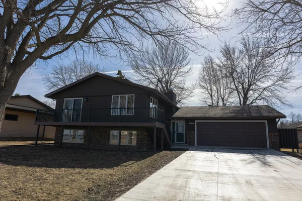 $475,000 | 1961 South Shore Drive, Worthington, MN 56187