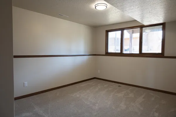 $475,000 | 1961 South Shore Drive, Worthington, MN 56187