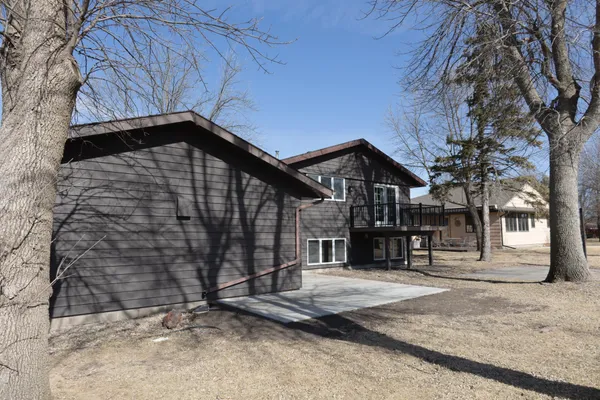 $475,000 | 1961 South Shore Drive, Worthington, MN 56187