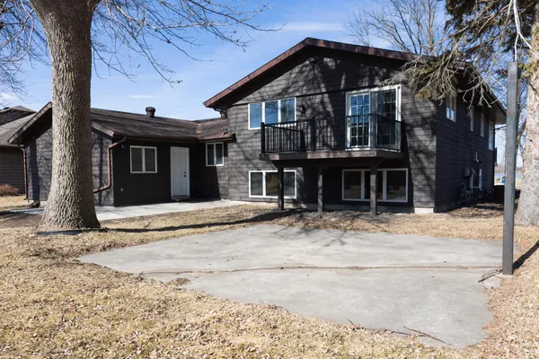 $475,000 | 1961 South Shore Drive, Worthington, MN 56187