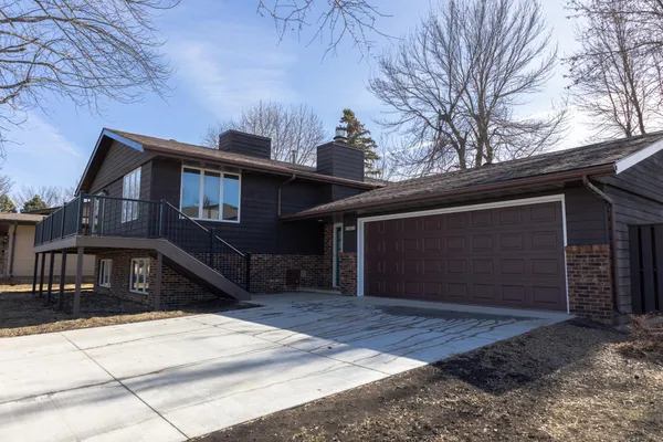 $475,000 | 1961 South Shore Drive, Worthington, MN 56187