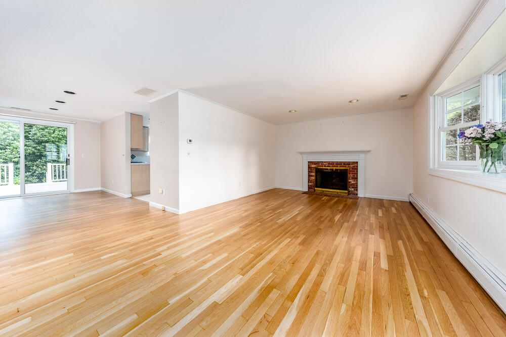 141 Rolling Hitch Road Centerville, MA 02632 - Photo 4 of 35 livroom3