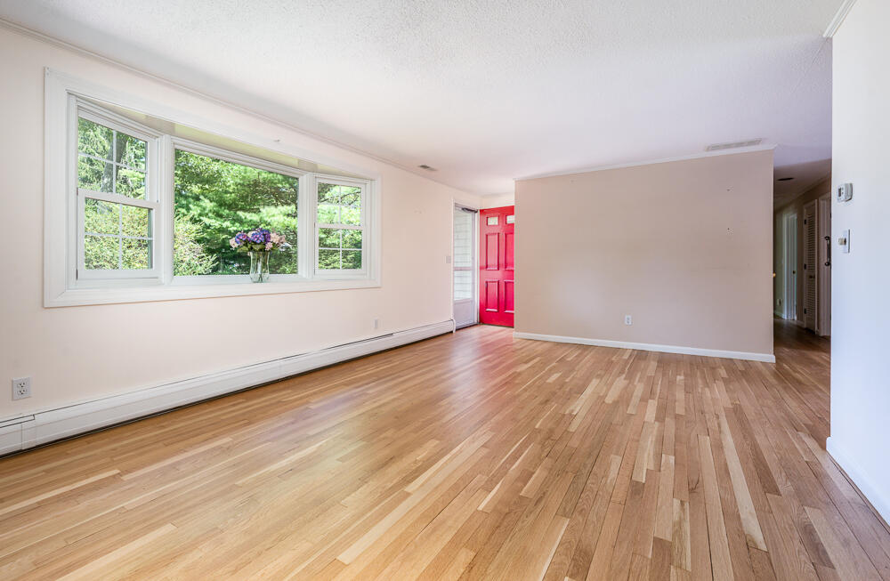 141 Rolling Hitch Road Centerville, MA 02632 - Photo 6 of 35 livroom4