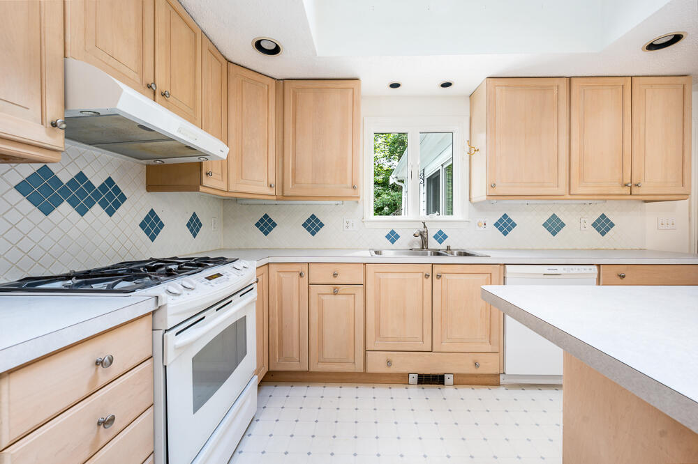 141 Rolling Hitch Road Centerville, MA 02632 - Photo 10 of 35 kitchen2
