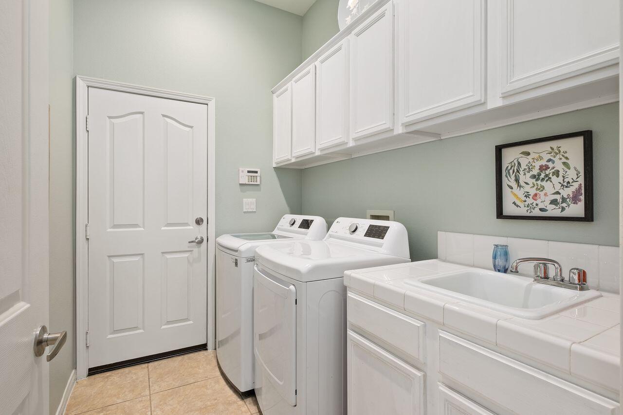 42128 May Pen Road Bermuda Dunes, CA 92203 - Photo 25 of 32 Laundry Room