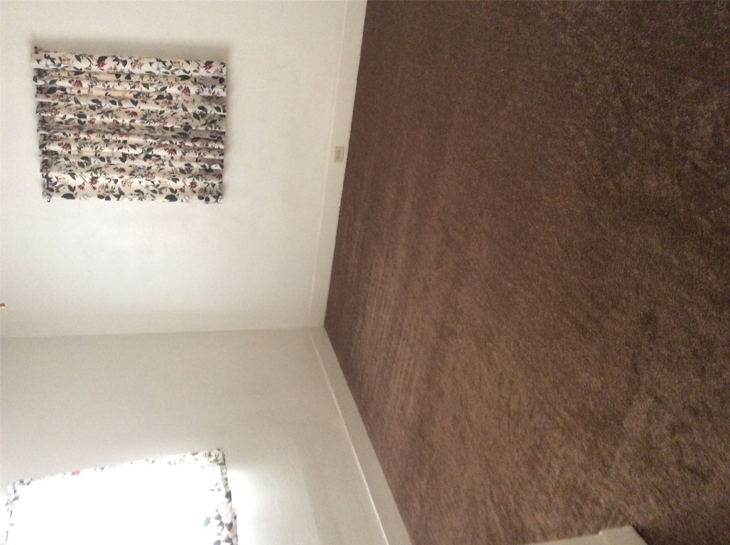 608 South Bell Street Big Spring, TX 79720 - Photo 7 of 11 an empty room with a window