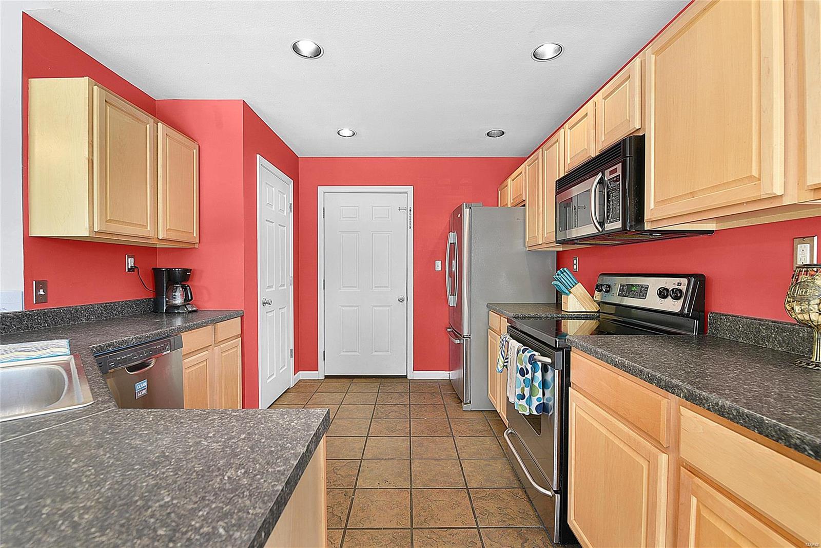512 Holiday Dam Road Edwardsville, IL 62025 - Photo 11 of 42 Gallery Image 11