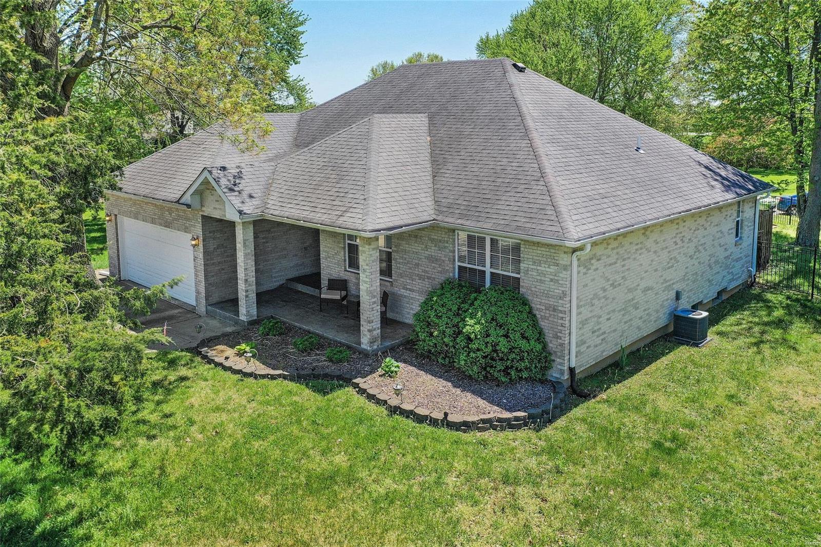 512 Holiday Dam Road Edwardsville, IL 62025 - Photo 3 of 42 Gallery Image 3