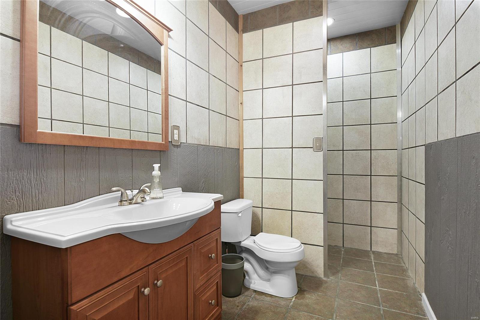 512 Holiday Dam Road Edwardsville, IL 62025 - Photo 25 of 42 Gallery Image 25