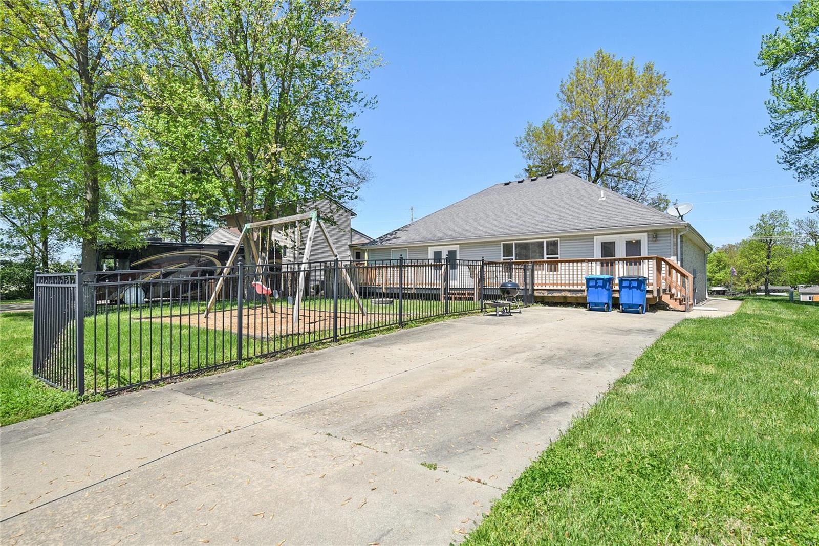 512 Holiday Dam Road Edwardsville, IL 62025 - Photo 26 of 42 Gallery Image 26