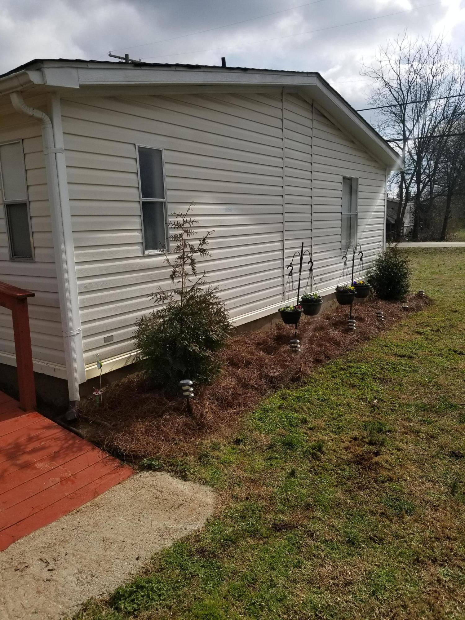 234 Russell Road Rockford, TN 37853 - Photo 15 of 30 flower bed side
