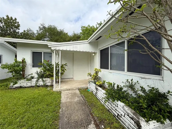 $2,795 | 1232 Northwest 8th Court, Unit 1232, Miami, FL 33136