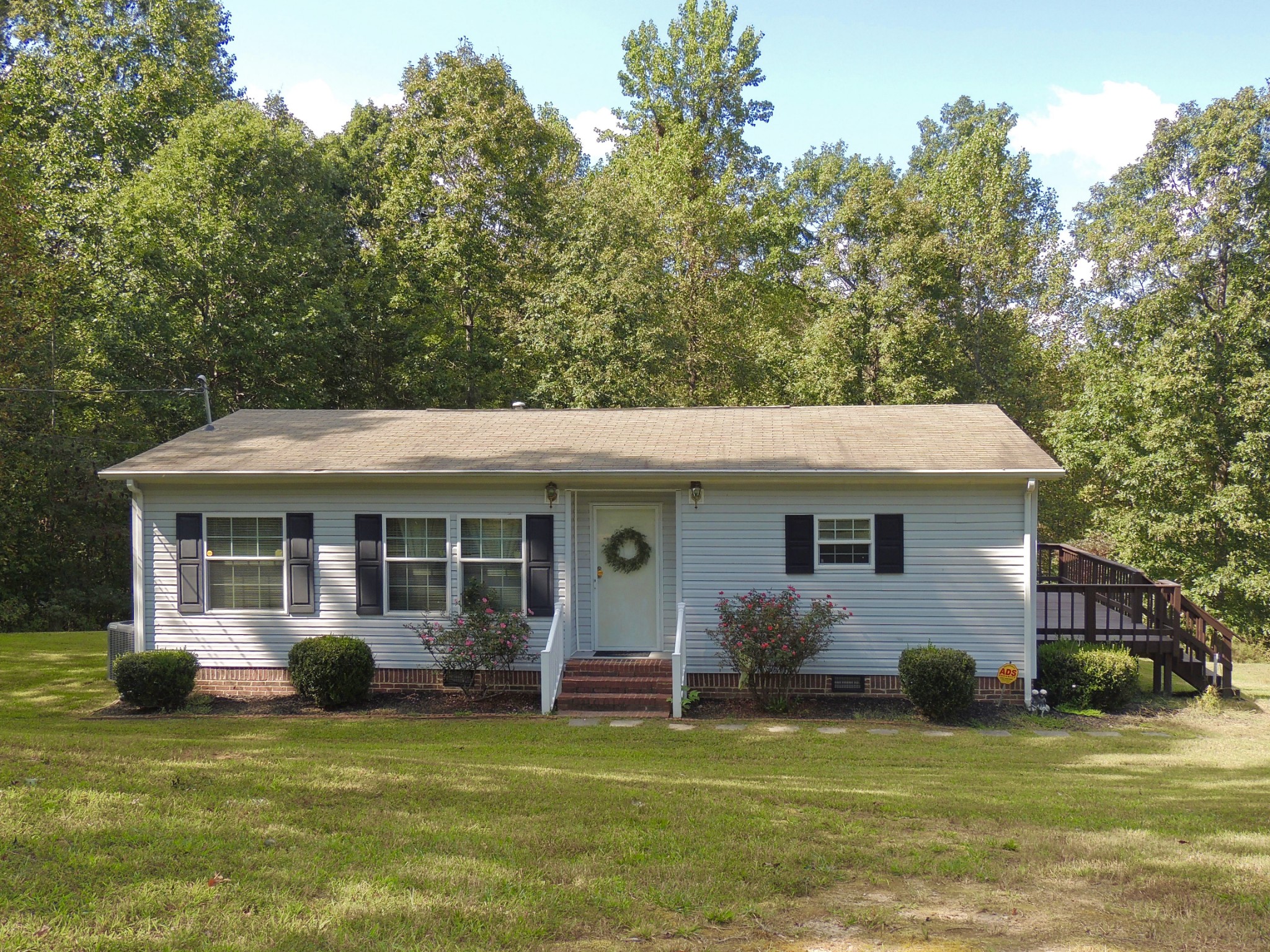 922 Arlington Ridge Road Erin, TN 37061 - Photo 1 of 18 a view of a house with a patio and a yard