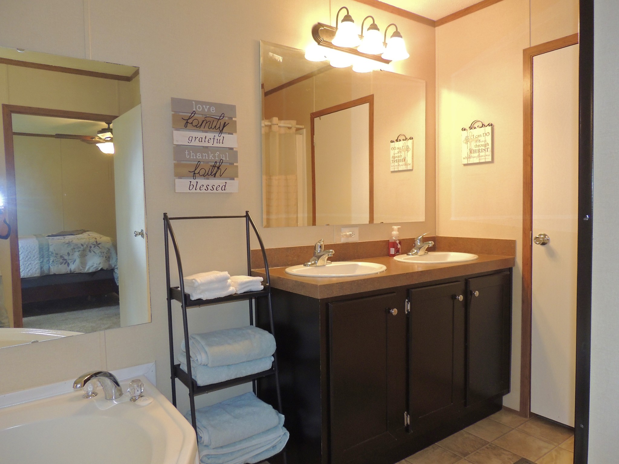 922 Arlington Ridge Road Erin, TN 37061 - Photo 16 of 18 a bathroom with a sink and a mirror