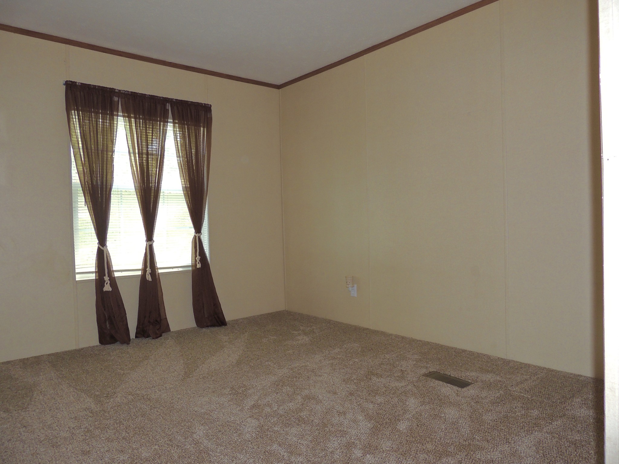 922 Arlington Ridge Road Erin, TN 37061 - Photo 17 of 18 an empty room with window