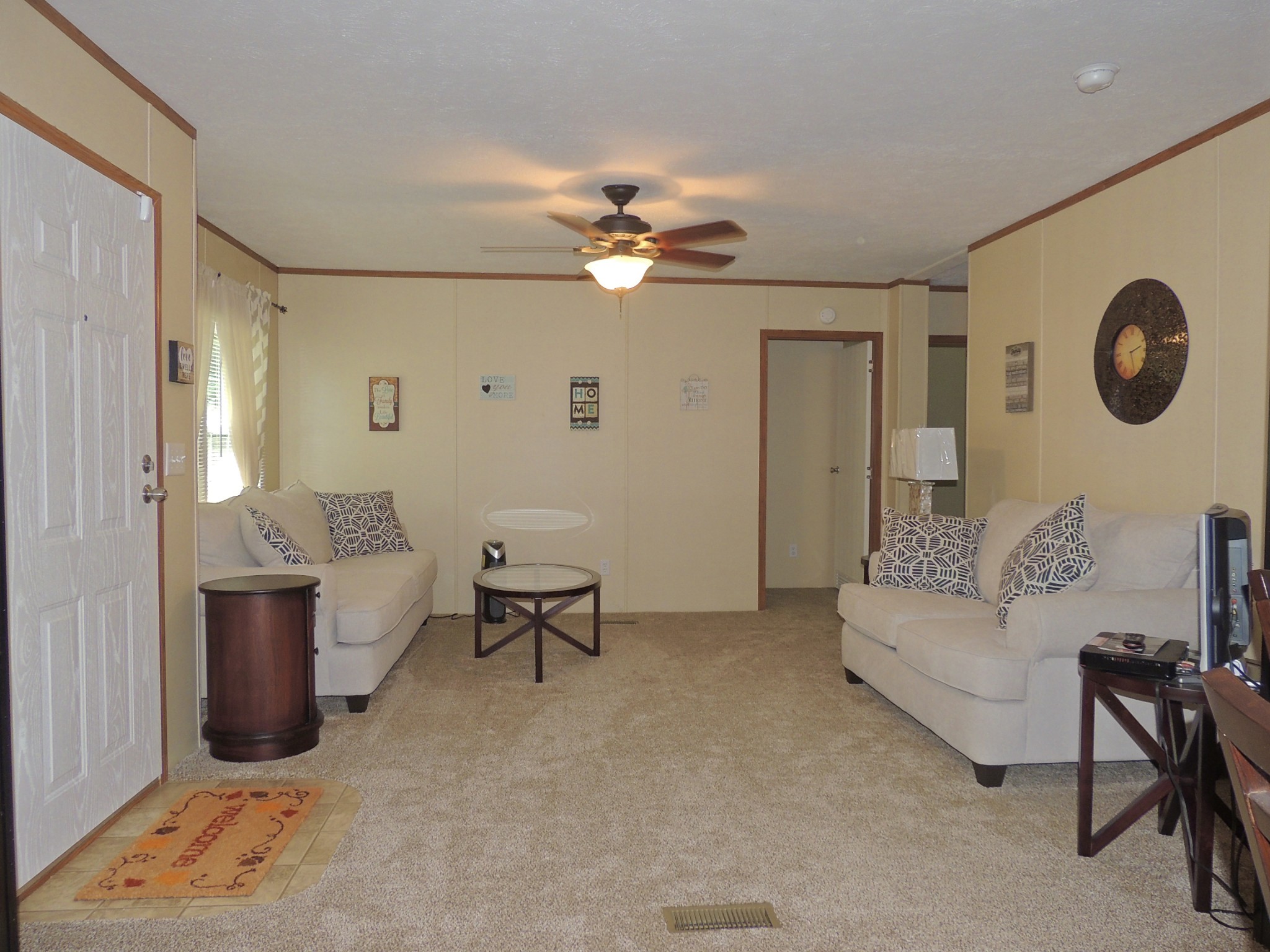 922 Arlington Ridge Road Erin, TN 37061 - Photo 9 of 18 a living room with furniture