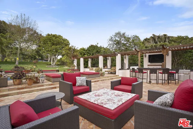 a table and chairs in front of a house