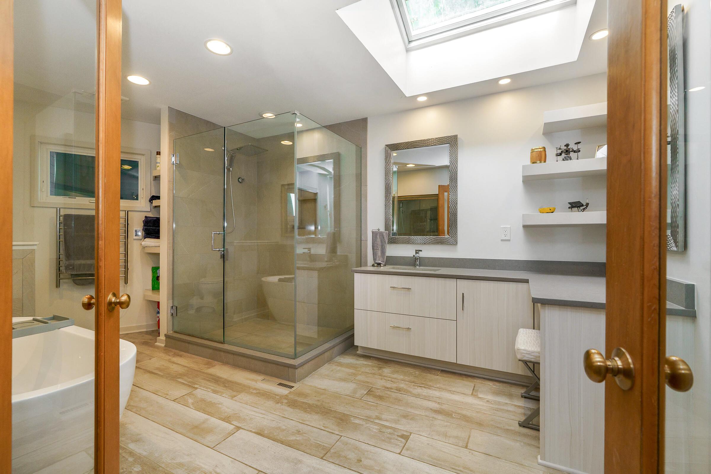 1037 Ravine Ridge Drive Columbus, OH 43085 - Photo 34 of 74 Primary Suite Full Bathroom