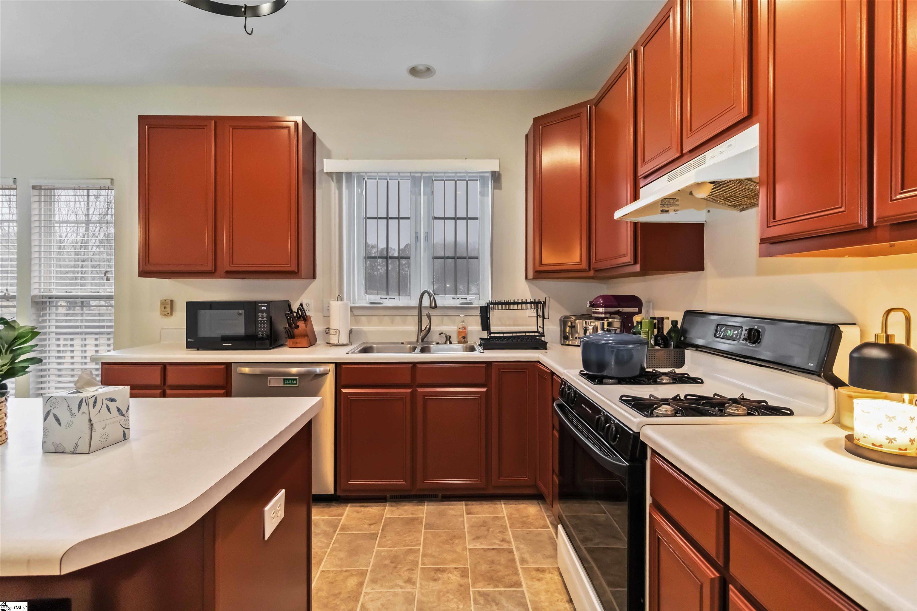 215 Ridge Bay Court Greenville, SC 29611 - Photo 10 of 37