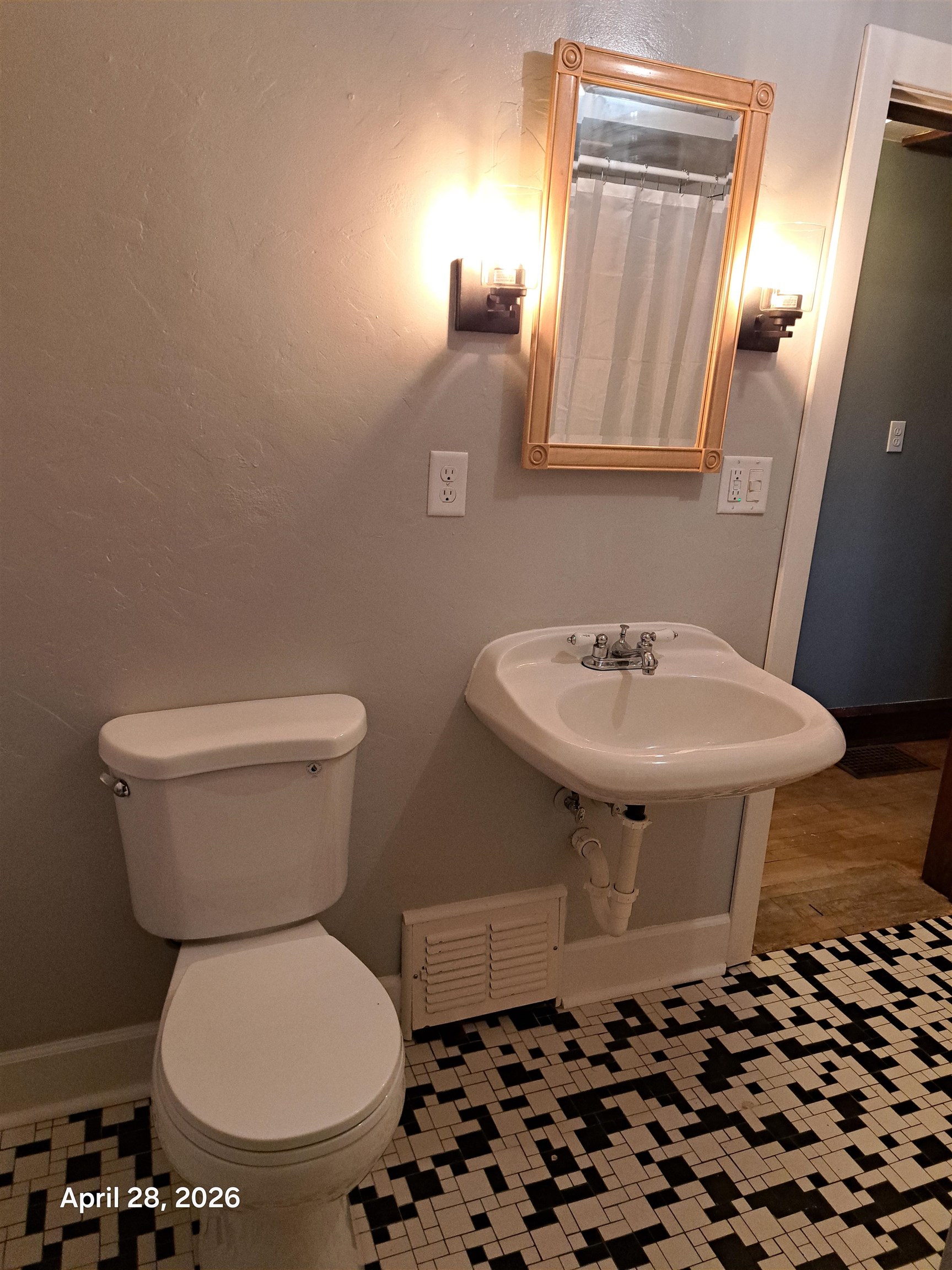 716 Depere Street Menasha, WI 54952 - Photo 18 of 30