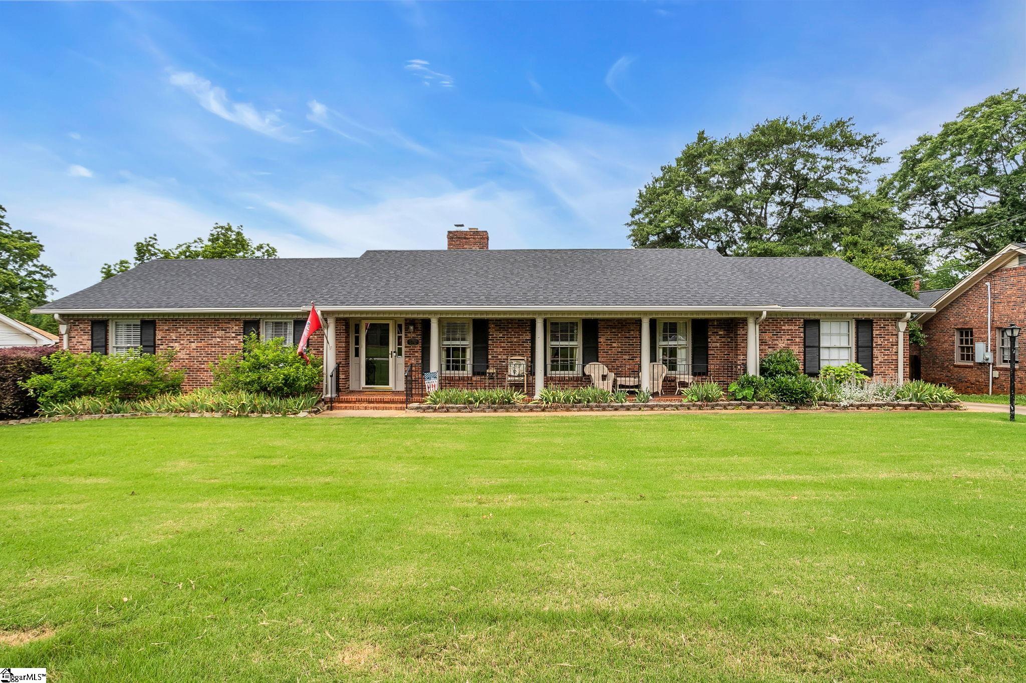602 Wembley Road Greenville, SC 29607 - Photo 1 of 41