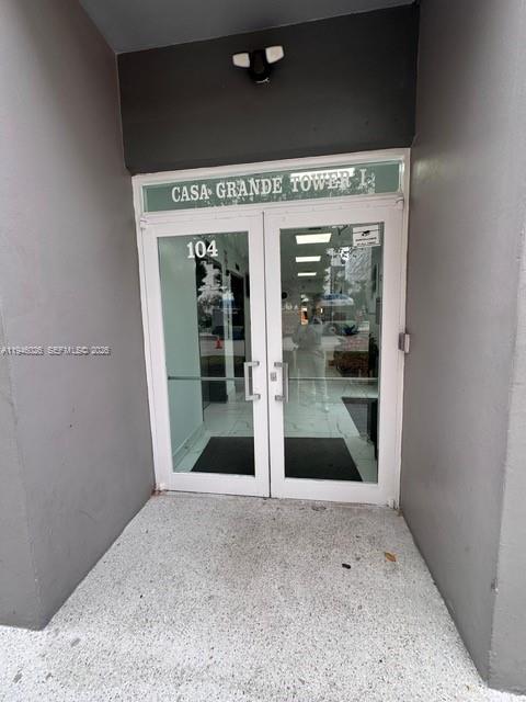 104 Southwest 9th Street, Unit 1403 Miami, FL 33130 - Photo 7 of 11 a view of a hallway with a glass door