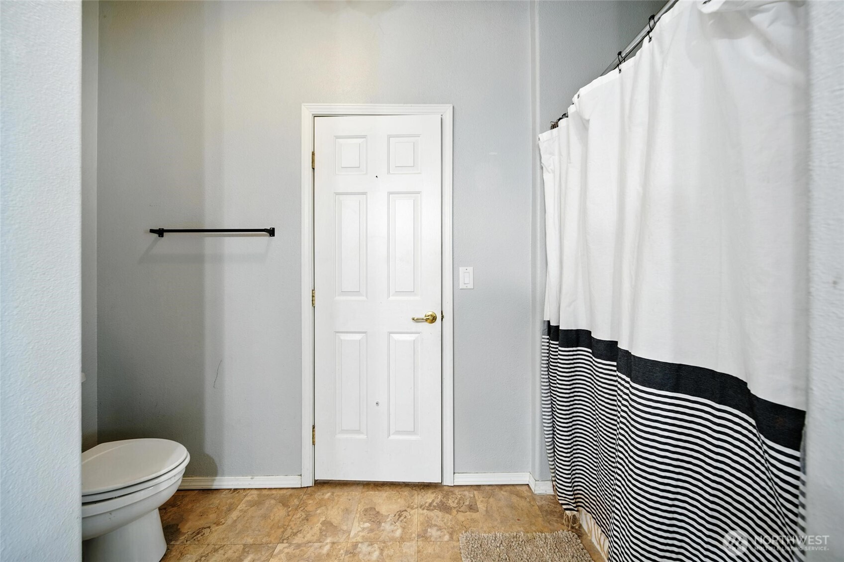 538 Burnap Road Touchet, WA 99360 - Photo 16 of 40 a bathroom with a sink and a toilet