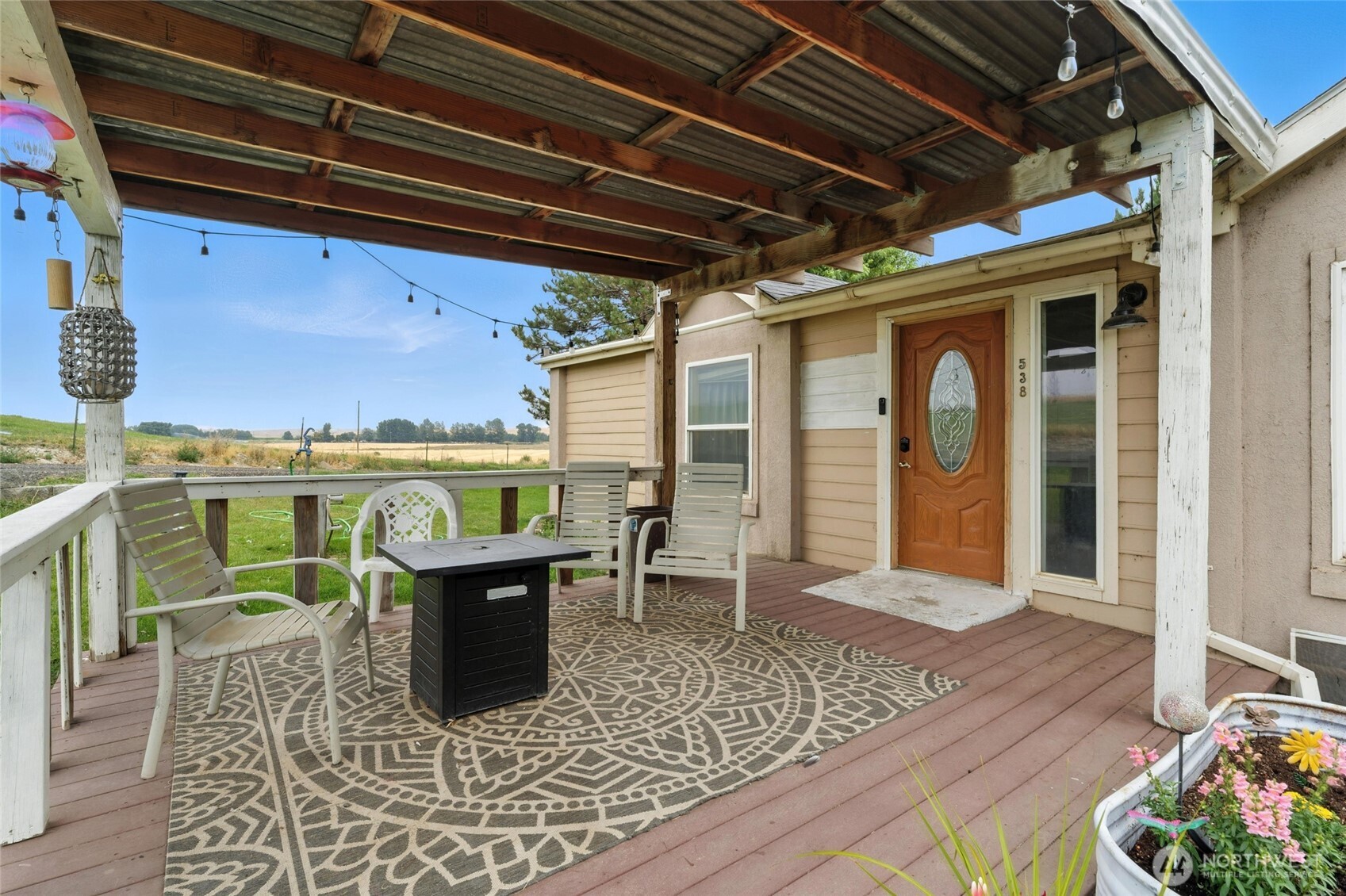 538 Burnap Road Touchet, WA 99360 - Photo 2 of 40 a view of a patio with table and chairs