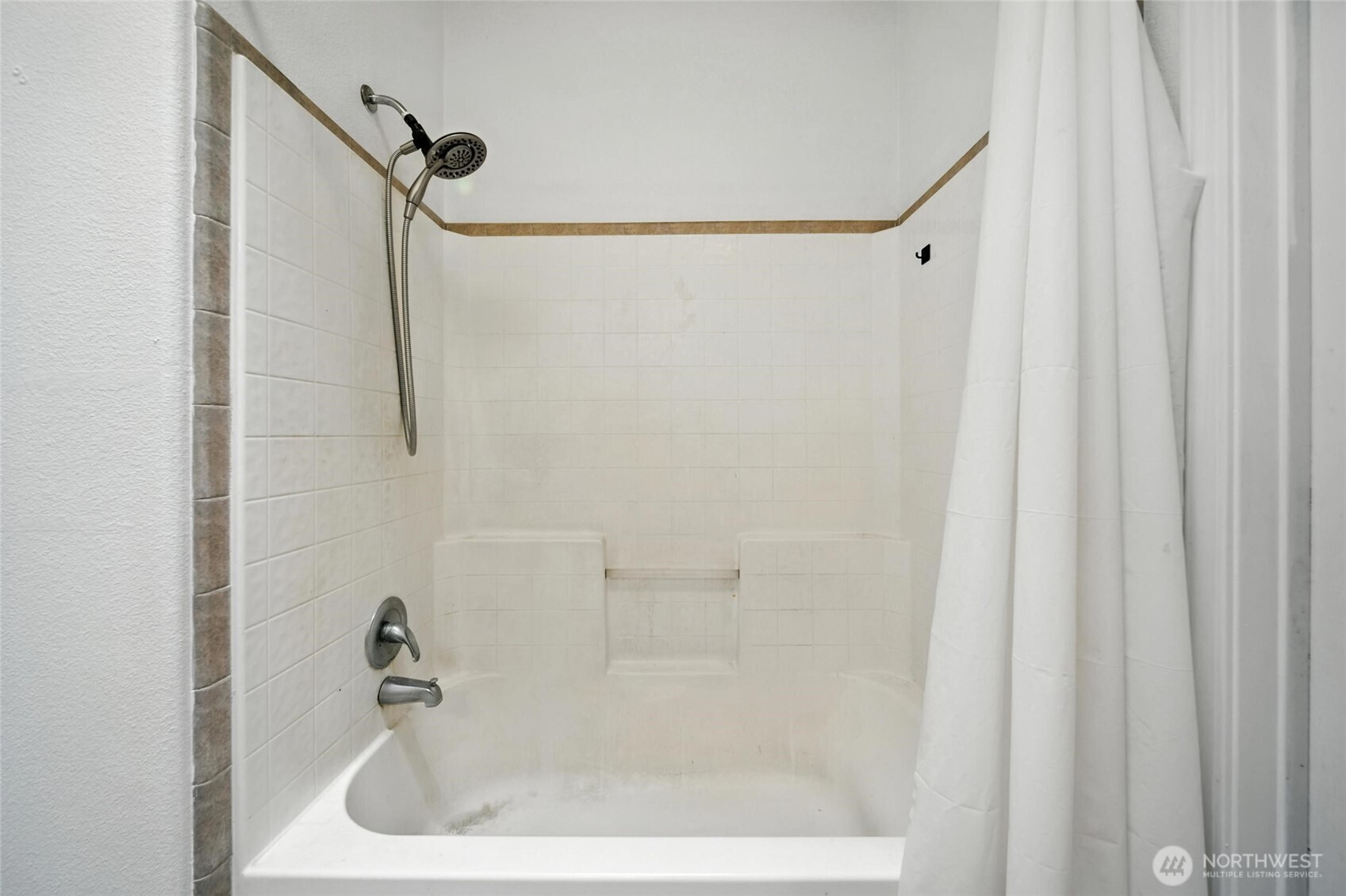 538 Burnap Road Touchet, WA 99360 - Photo 21 of 40 a bathroom with a shower and a sink